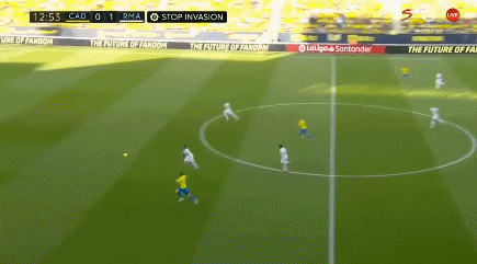 随着皇马3-0，西甲最新积分榜出炉：皇马紧咬领头羊（3-0大胜后，皇马在西甲最新积分榜上紧追榜首）